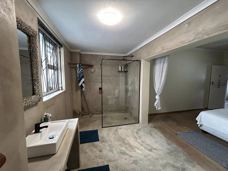 Welcome to a spacious and well-maintained property in Windhoek West - Photo 8