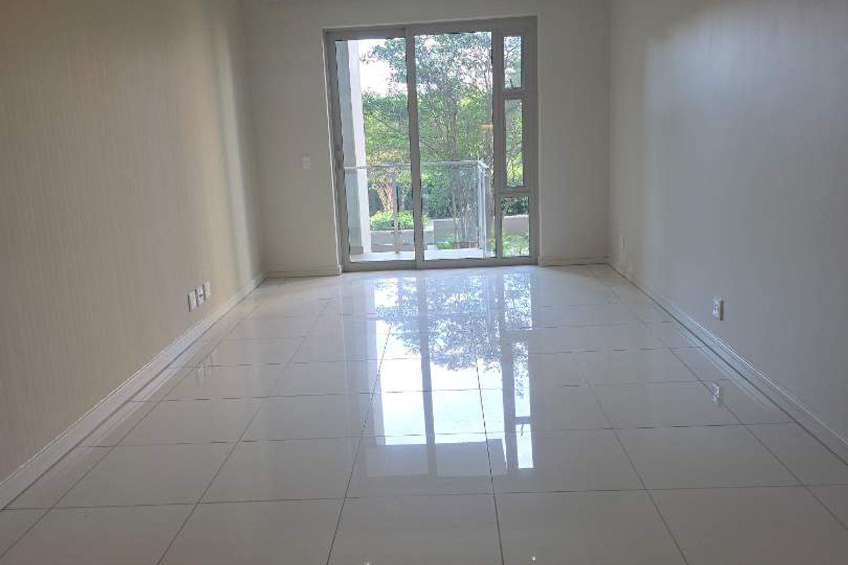 STUPENDOUS 2 BED ULTRA MODERN APARTMENT IN THE ICONIC TYRWHITT COMPLEX - Photo 3