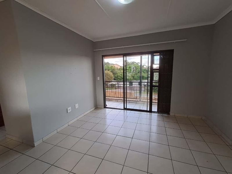 Modern Townhouse Near Malls & Schools, Pets Allowed! - Photo 9
