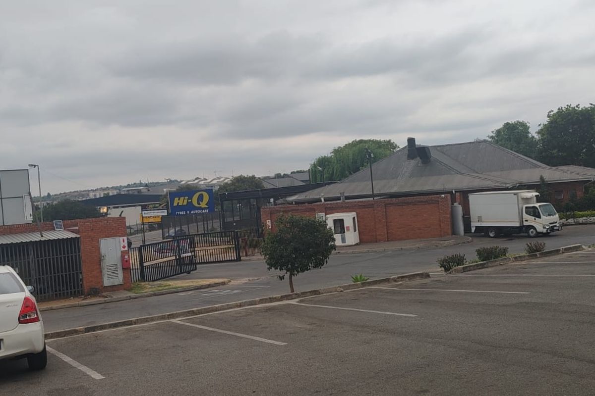 Rev Up Your Business in Vibrant Halfway House! - Photo 3