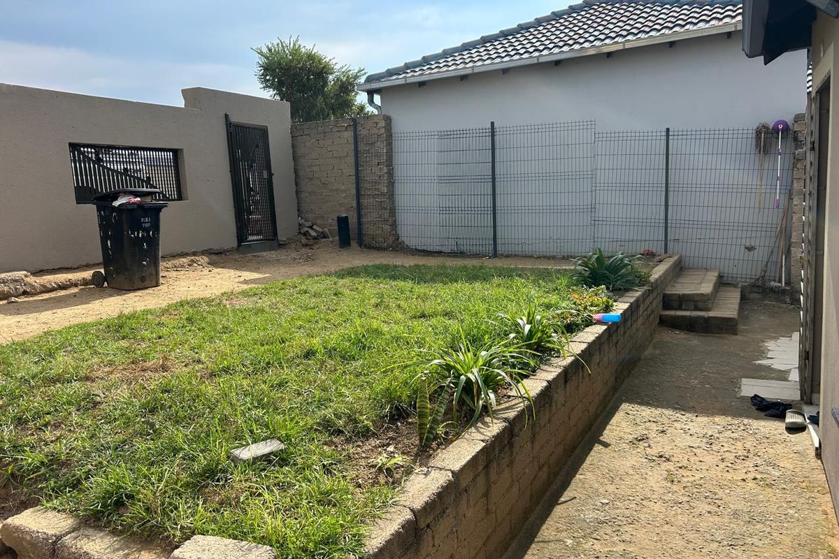 Riverside View R 980 000 3 Beds , 1 Bath - Photo 4