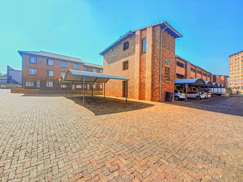 Well maintained ground floor Unit for first time home buyers - Photo 3