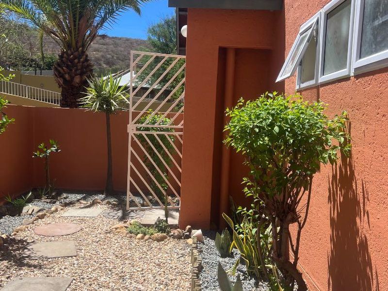 Townhouse - Photo 3