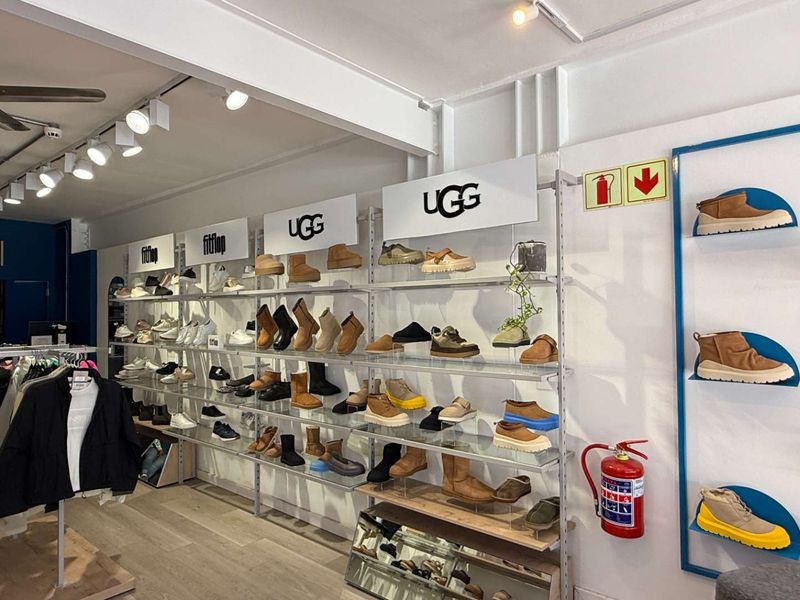 65m2 prime retail site for upmarket lifestyle brand or cafe to let - Photo 7