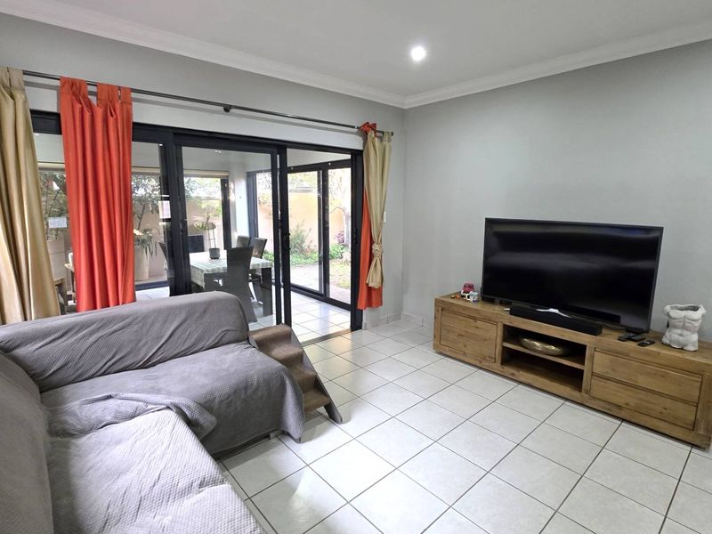 3 Bedroom House in Symphony Park To Rent - Photo 3