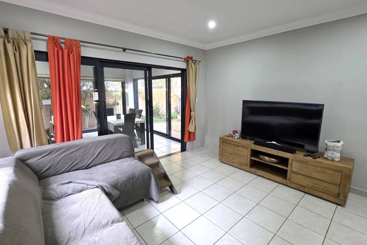 3 Bedroom House in Symphony Park To Rent - Photo 3