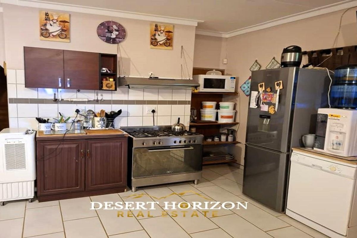 Karas Region, Keetmanshoop | Big Family home with flat for sale - Photo 4
