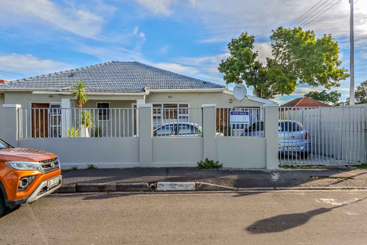 Fully Tenanted Investment Property | 8 Bedrooms | ±R40,000 p/m Rental Income | Prime Location - Photo 3