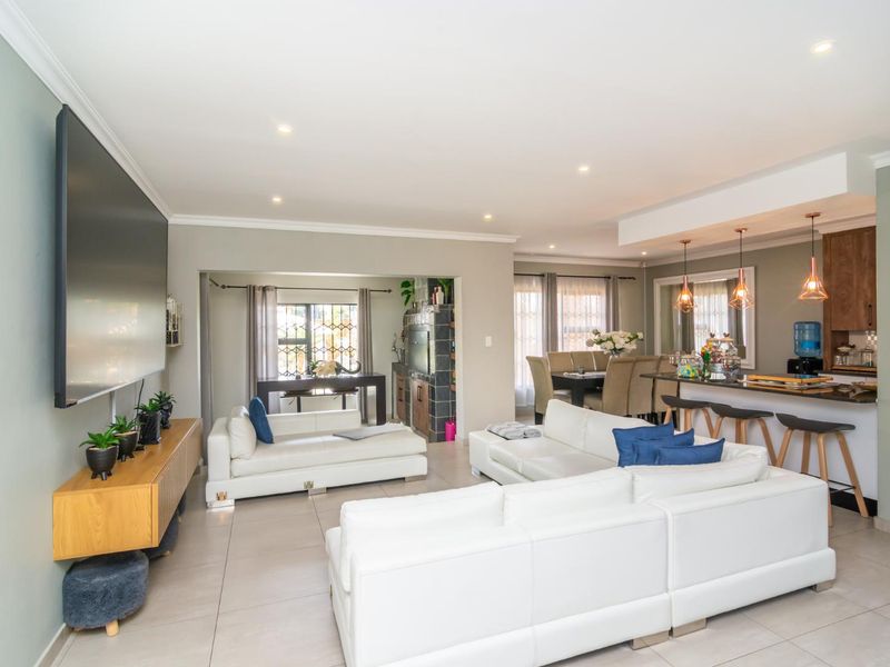 Elegant Family home in the sort after Silverleaf Estate - Photo 6