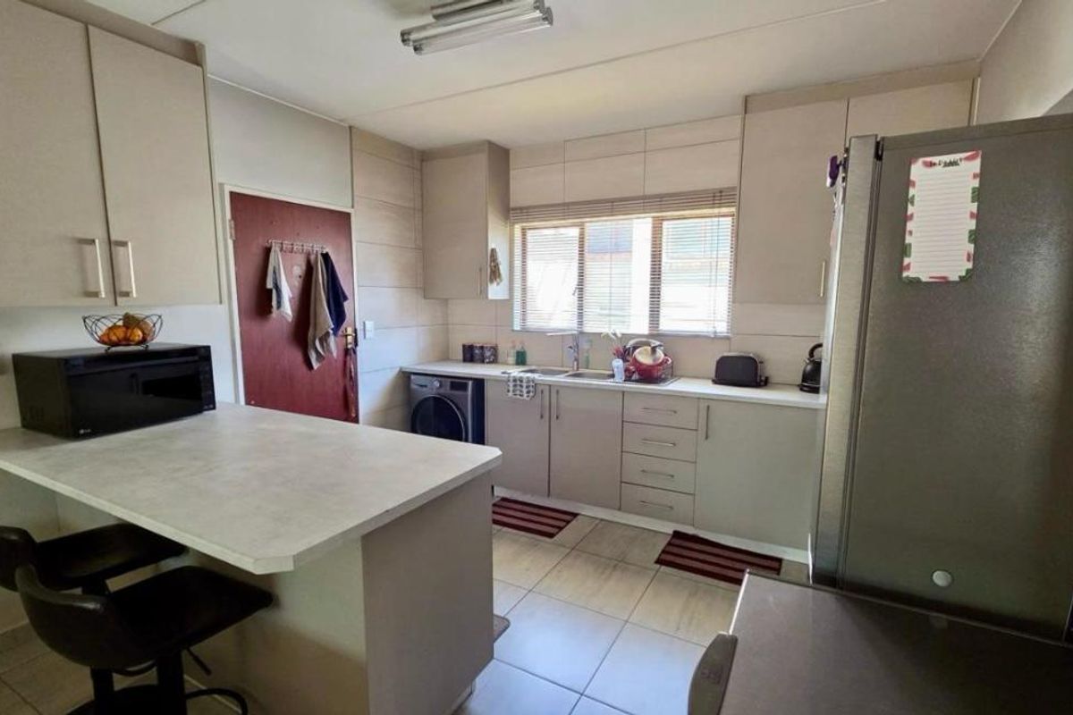 No transfer and bond costs.A perfect ground floor unit awaits you !!! - Photo 3