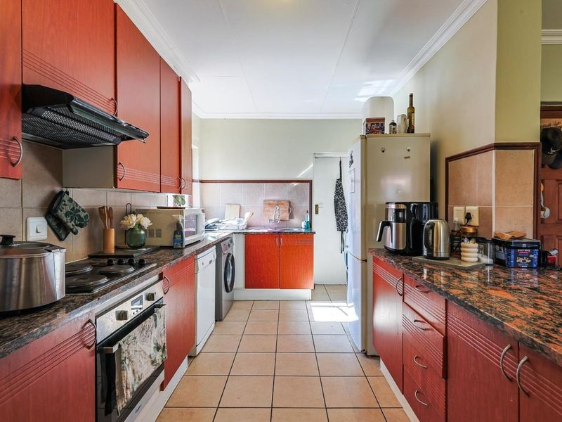 Ideal Investment or Lifestyle Opportunity in Security Complex within an estate in Moreleta Park - Photo 9