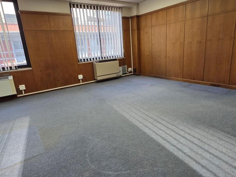 151m2 of Office Space TO LET - Photo 3