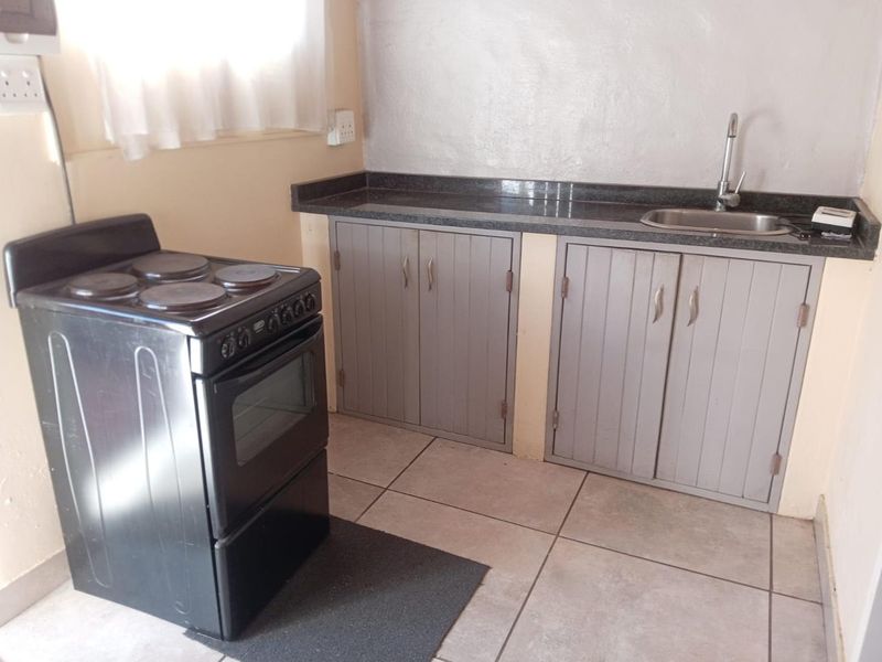 BACHELOR FLAT AVAILABLE IMMEDIATELY - Photo 5