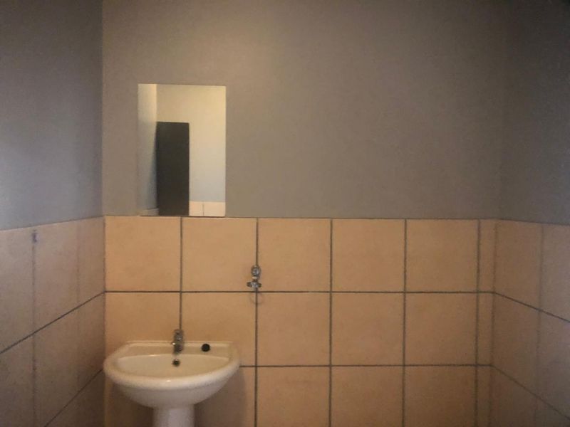 1-Bedroom Bargain: Prime Location & Covered Parking!" - Photo 9