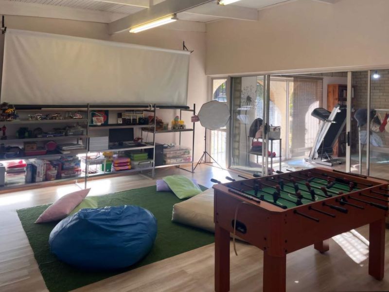 Spacious Family Home with Excellent Features and Prime Location - Photo 8