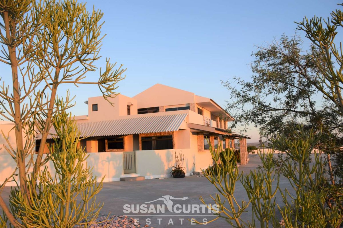 Lovely Family Outdoor Living - Photo 2