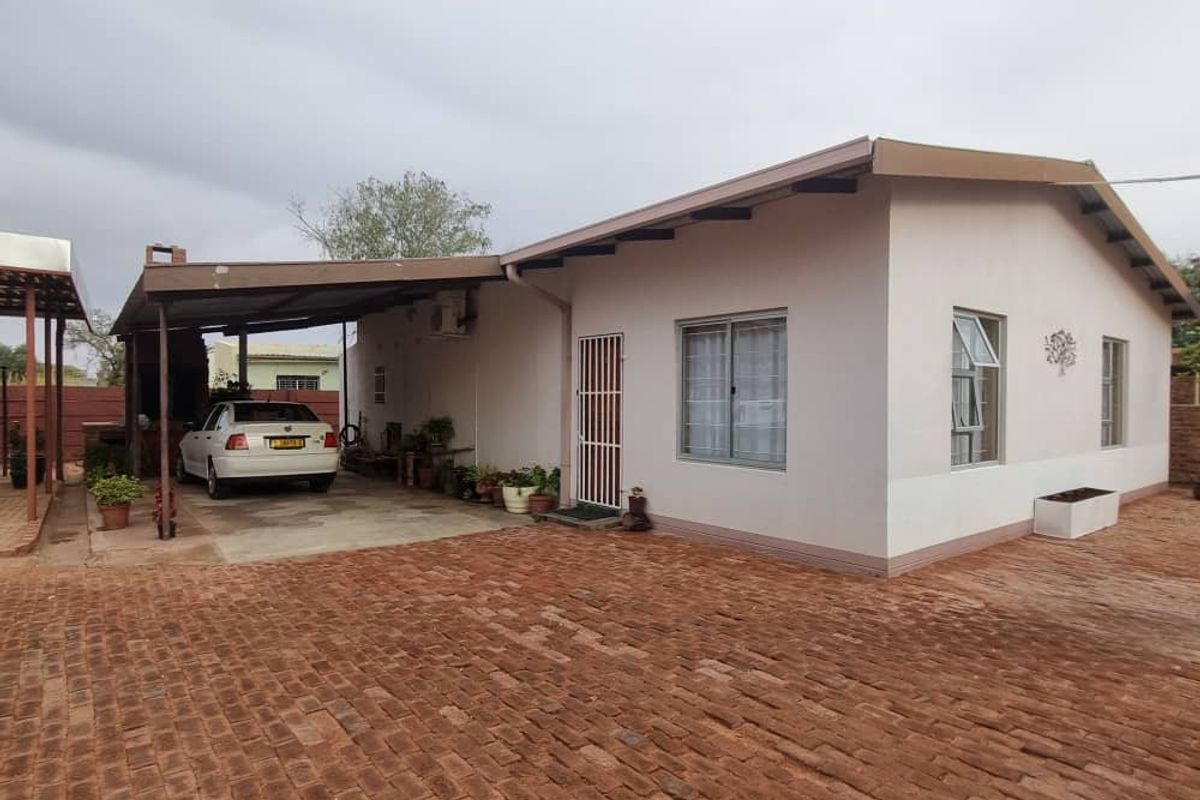 Big Family Home with a Flat for Sale (Mariental) – Great Investment - Photo 4