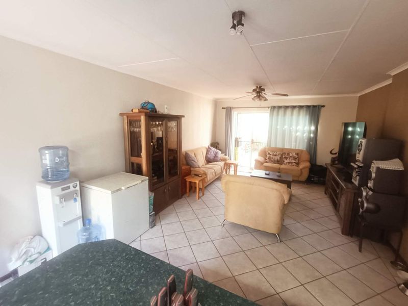 BEAUTIFUL TOWNHOUSE FOR SALE IN SECURE COMPLEX!!!! - Photo 8