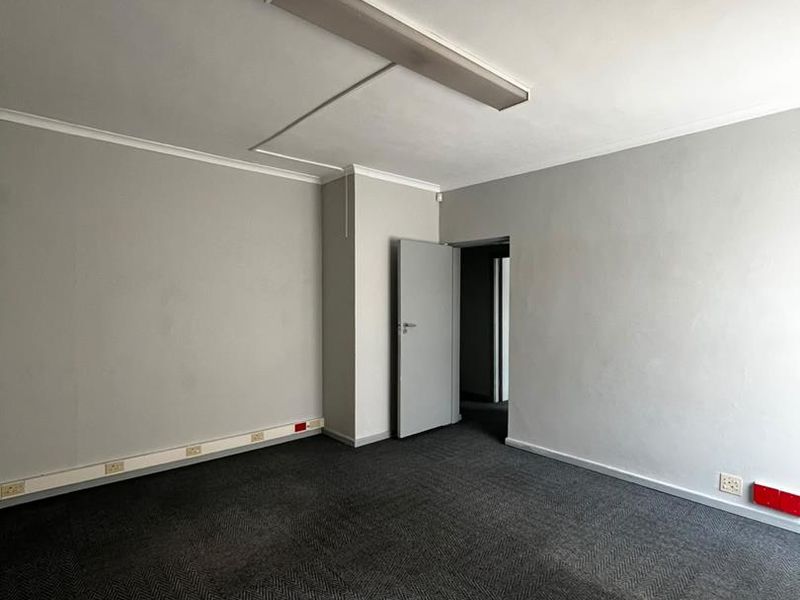 Elevate Your Business at Salgar House – Prime Newton Park Location! - Photo 3