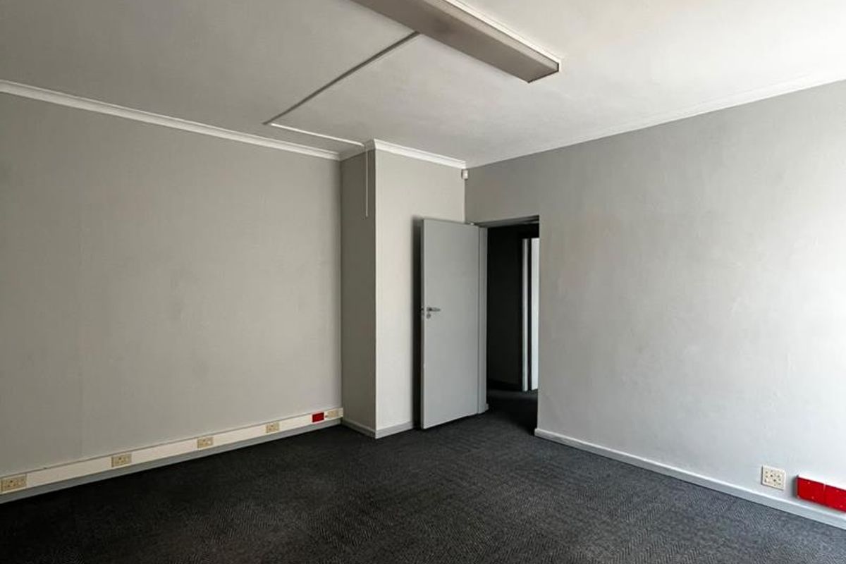 Elevate Your Business at Salgar House – Prime Newton Park Location! - Photo 3