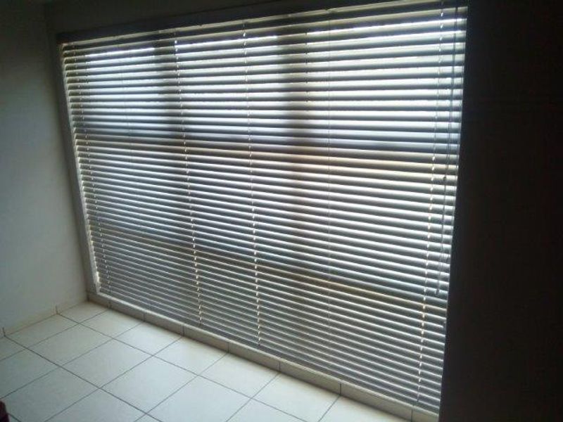 For Sale - Warehouse with Mezzanine Floor in Northern Industrial - Photo 10