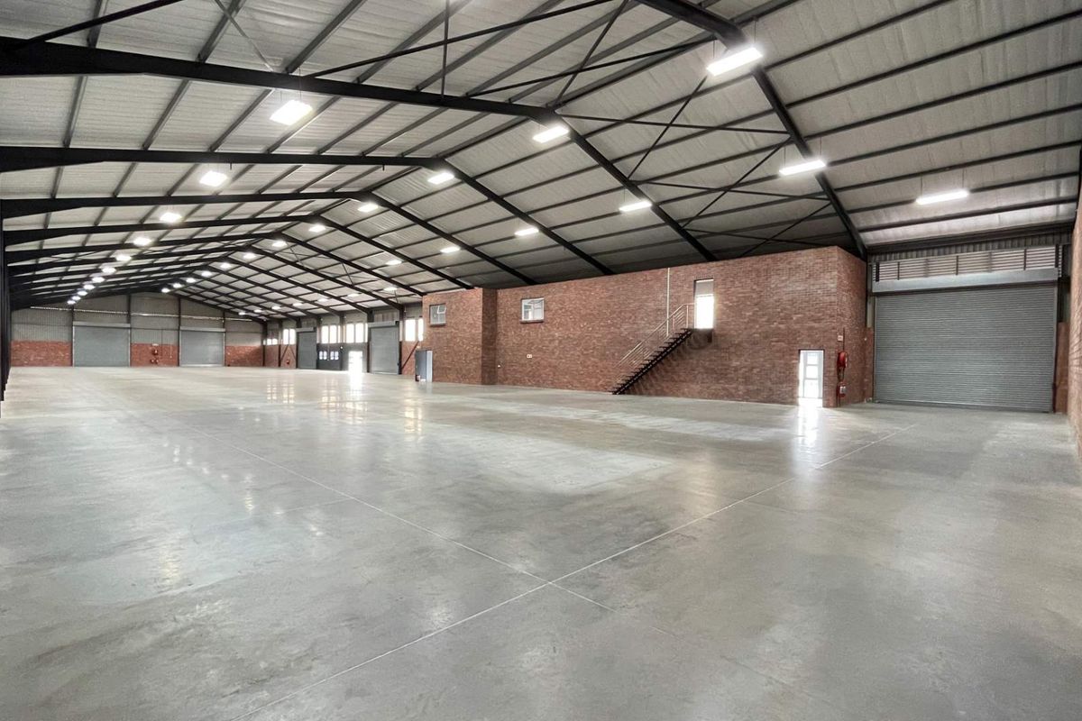 Warehouse in secure Business Park, available immediately! - Photo 2