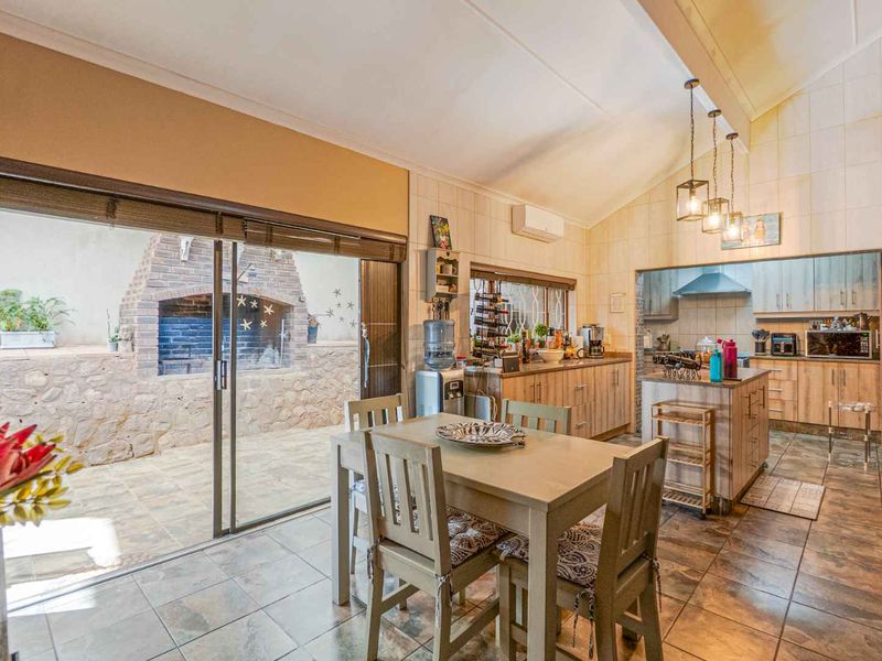 Spacious family home - Photo 9