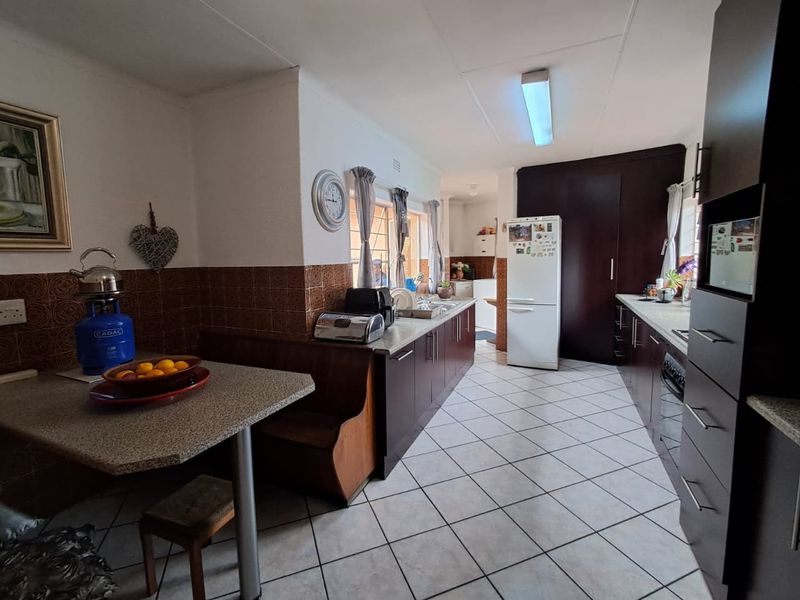 3 Bedroom House for Sale in Brackenhurst - Photo 6