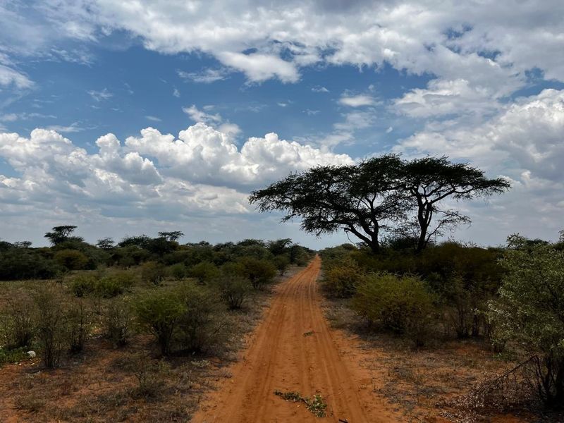 Looking to invest in your own piece of Namibian farmland? This incredible opportunity offers space, structure, and serious farming potential. - Photo 2