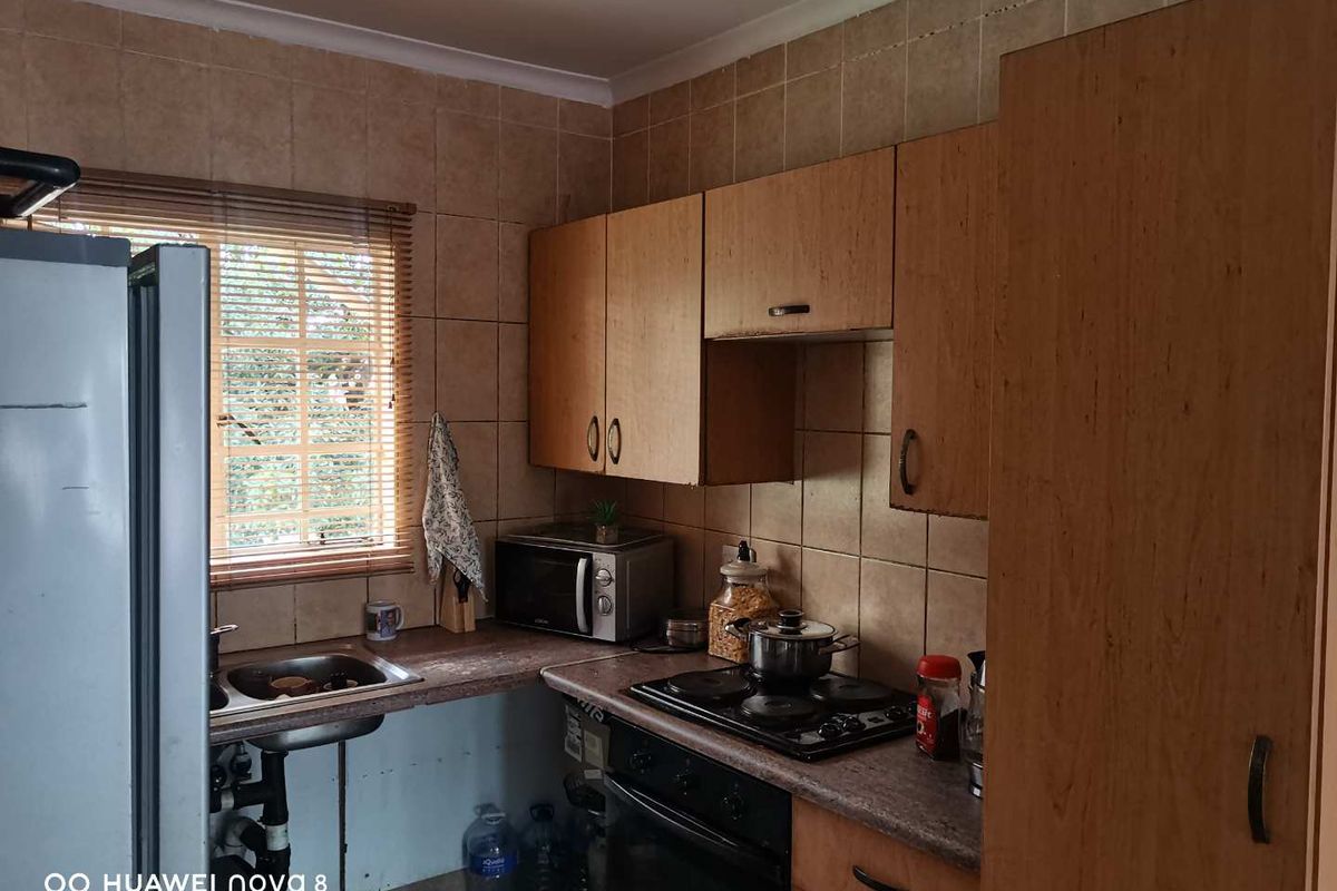 "Perfect Blend of Comfort & Style: Jo'burg Apartment!" - Photo 3