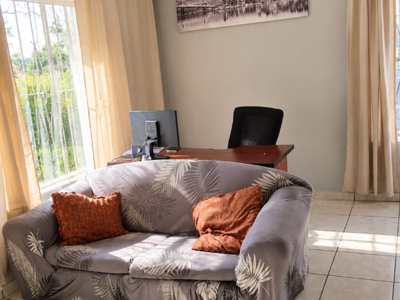 3 bedroom House to let in Lombardy West - Photo 3