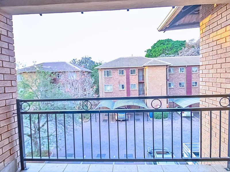 Charming Top-Floor Unit in Kingfisher: A Must-See! - Photo 9