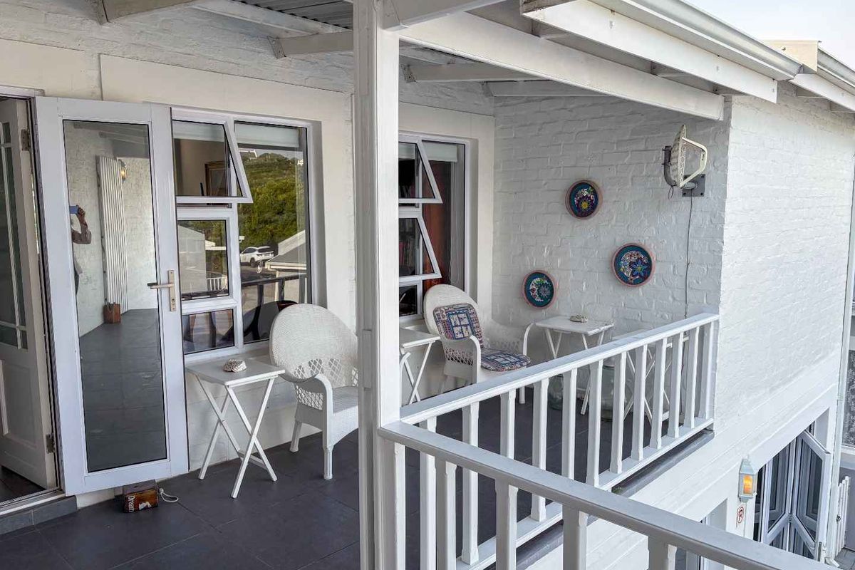 Where Family Comfort Meets a Coveted Goukou River Location - Photo 2