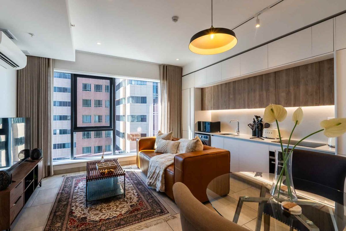 Modern Fully Furnished 1-Bedroom Apartment in Cape Town City Centre - Photo 2