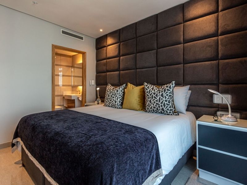 Where Luxury and Convenience Converge - Photo 4