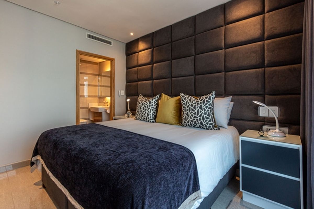 Where Luxury and Convenience Converge - Photo 4