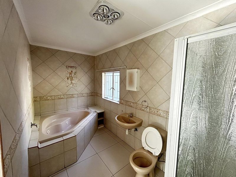 Spacious, private, and perfectly positioned in the heart of Kleine Kuppe - Photo 8