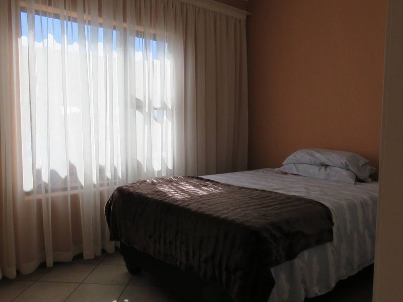Secure 2-Bedroom Apartment for Easy, Low-Maintenance Living - Photo 9