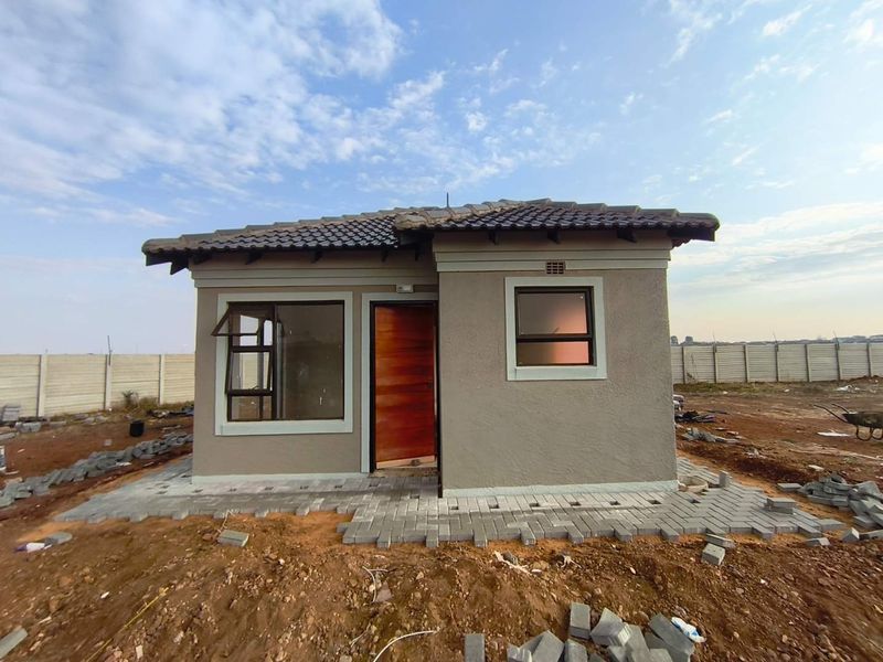 Stylish 2-Bedroom Home for Sale in Windmill Park Ext 32 - Photo 10