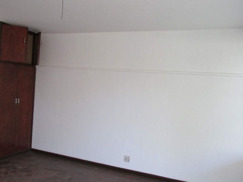 BACHELOR FLAT TO RENT IN SUNNYSIDE - Photo 8