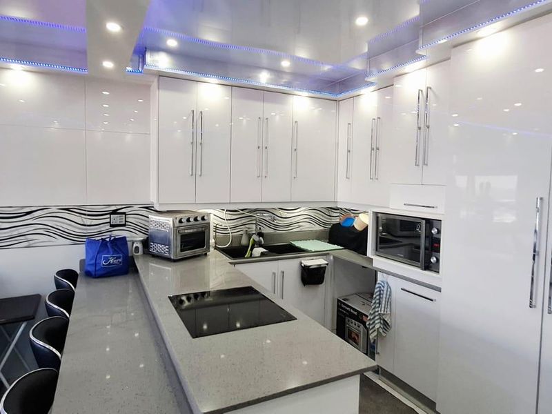 Ultimate Comfort: High-Def Bedrooms & Modern Baths - Photo 9
