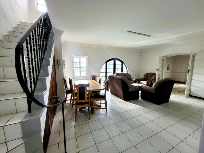 **Spacious Double Story Family Home in Upper Glenwood** - Photo 3