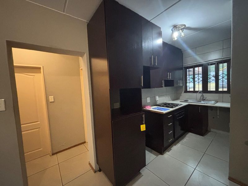 2-Bedroom Ground-Floor Apartment with Private Garden - Photo 4