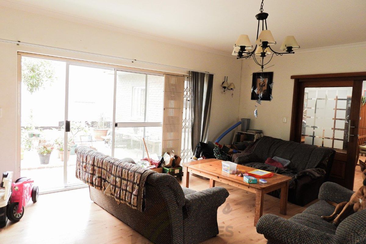 Central home with lots of space - Photo 2