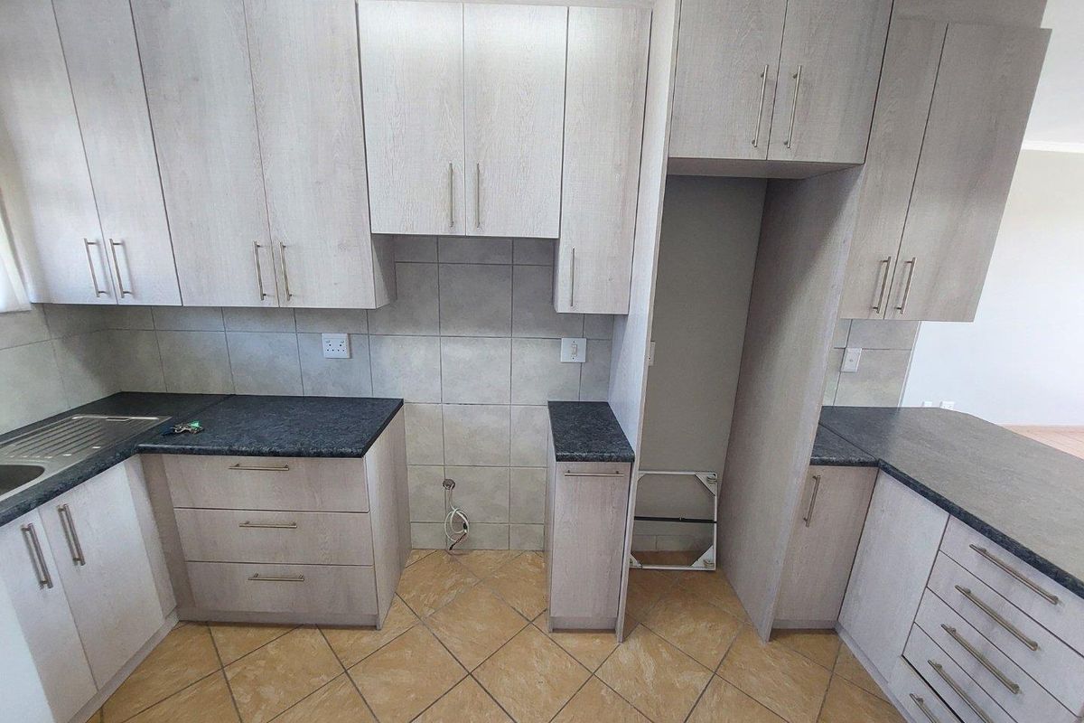 Bachelor Apartment for Rent in Boston, Belville - Photo 3