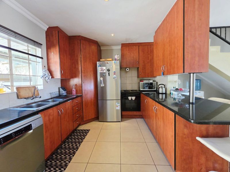 Spacious 2-Bedroom Townhouse for Rent - Photo 5