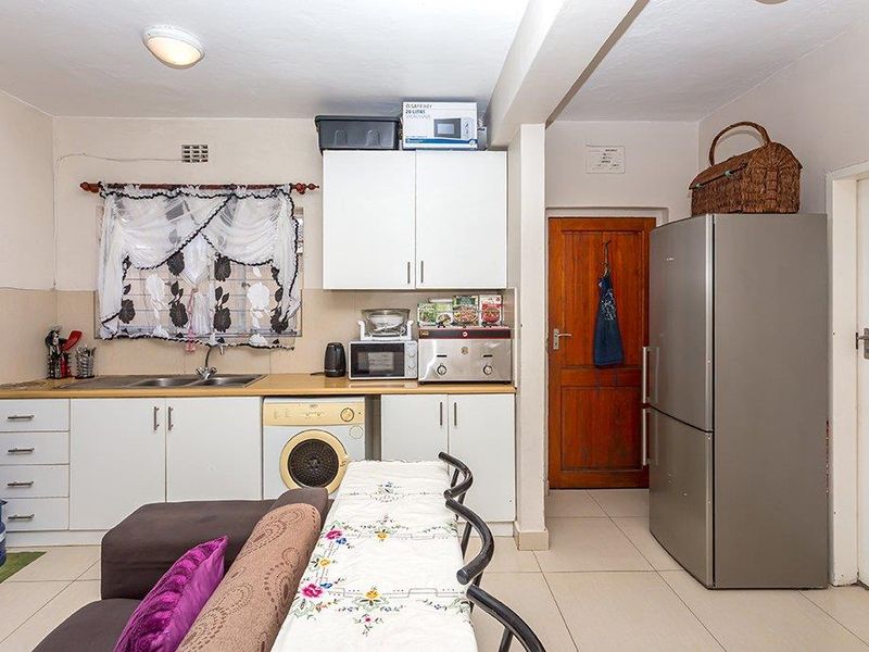 Two Bedroom Ground Floor Apartment - Photo 7