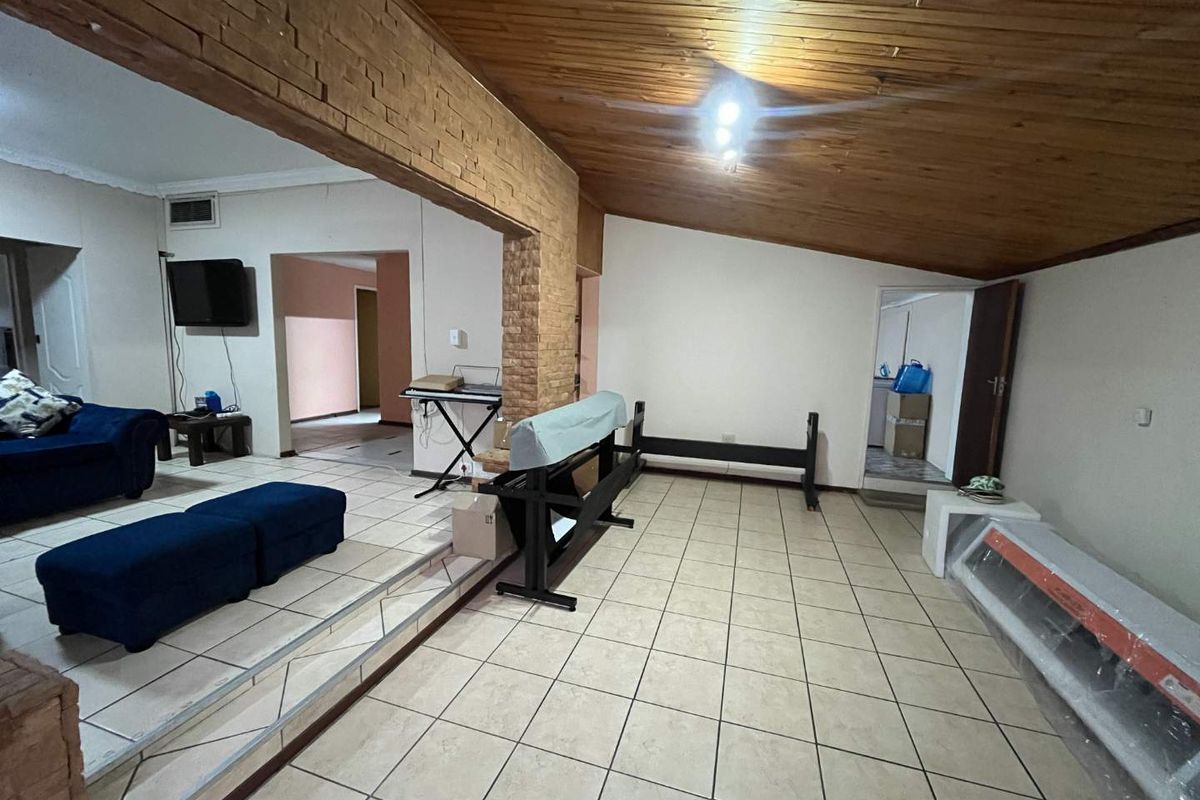 Spacious Family Home with Separate Flatlet – Ideal for Extended Living - Photo 3