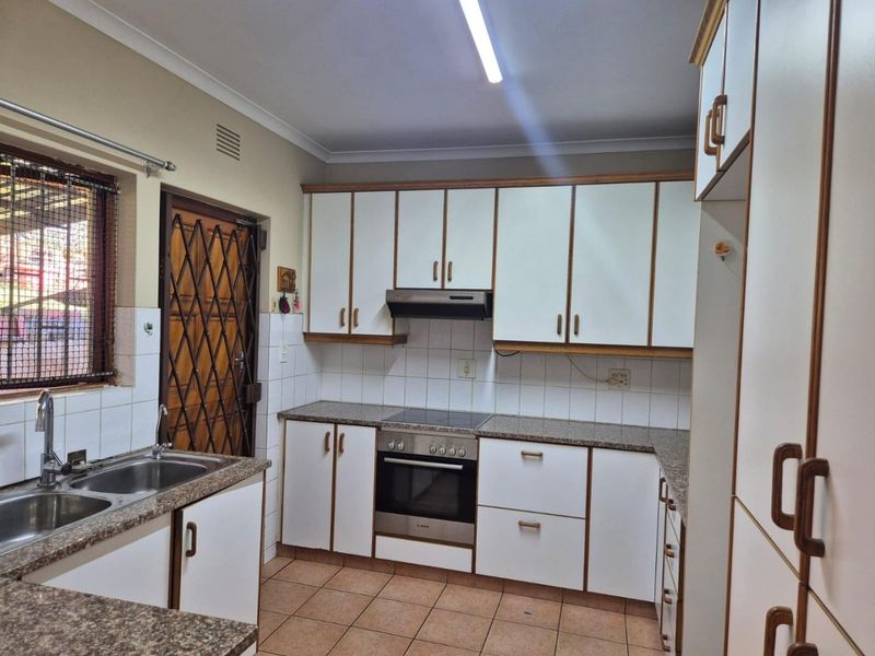 Spacious 4-Bedroom Family Home in heart of Brighton Beach , Plus private granny flat to supplement your income! - Photo 5