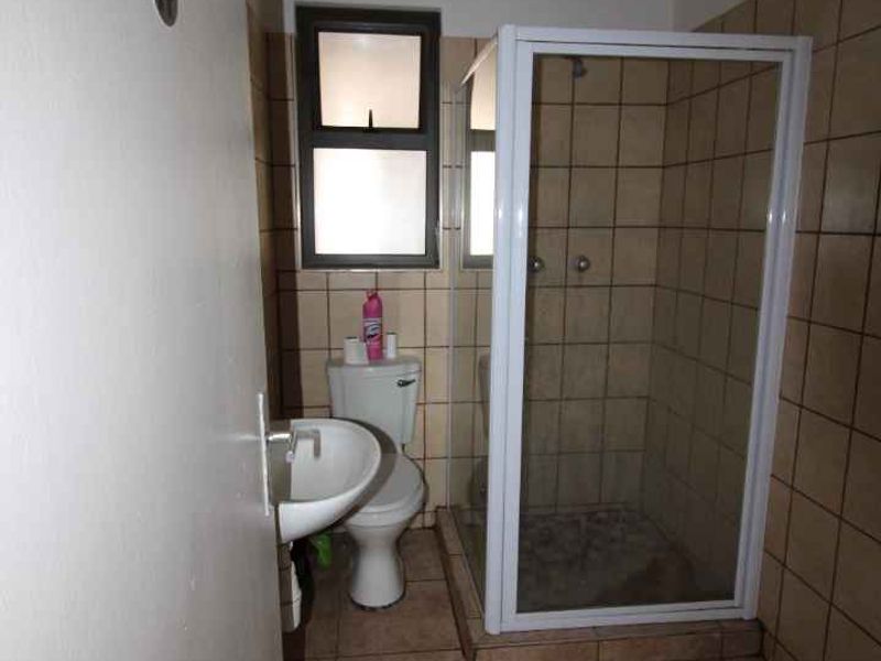 Perfect located close to Industrial area! - Photo 5